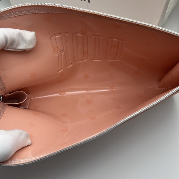 DiorPink Cosmetic Pouch“D” Star Zipper Charm, SkinGlow, Valentino Lipstick & EDP - Picture 15 of 17